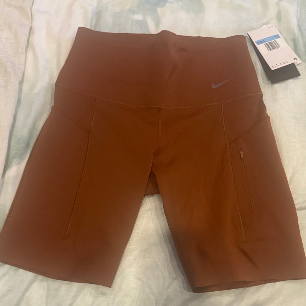 Nike Go Women's high waisted 8”Bike Shorts with Pockets